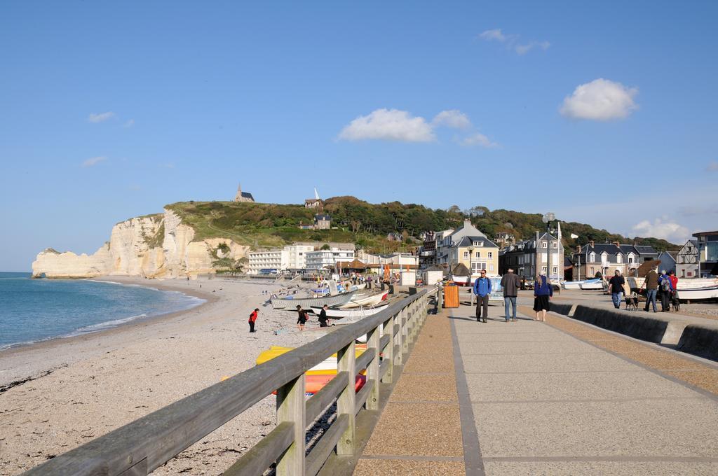 La Taverne Des Deux Augustins Etretat